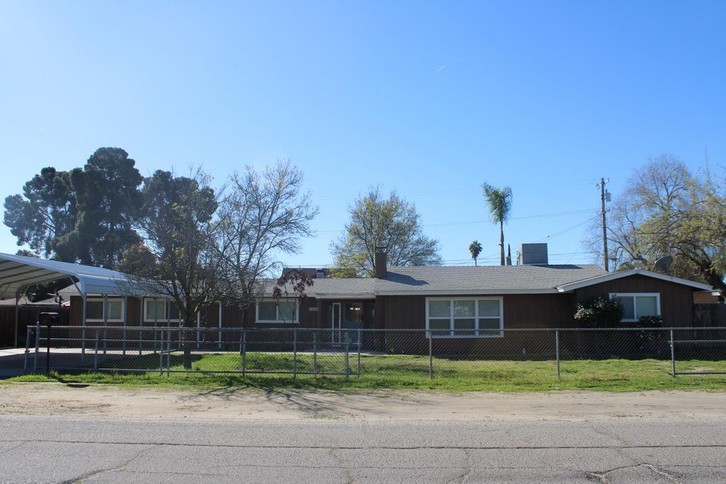 Image 2 of property listing at 4636 E Cortland Avenue, Fresno, CA 93726
