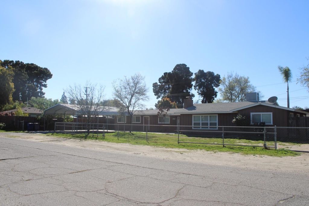 Image 4 of property listing at 4636 E Cortland Avenue, Fresno, CA 93726