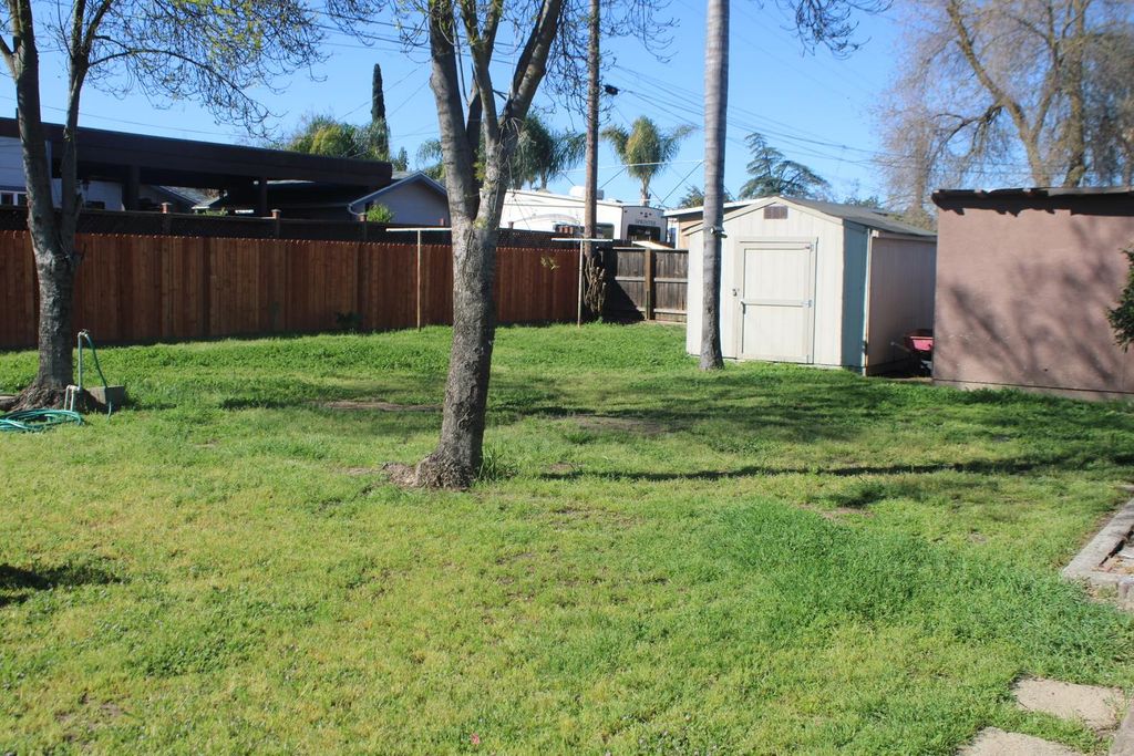 Image 40 of property listing at 4636 E Cortland Avenue, Fresno, CA 93726