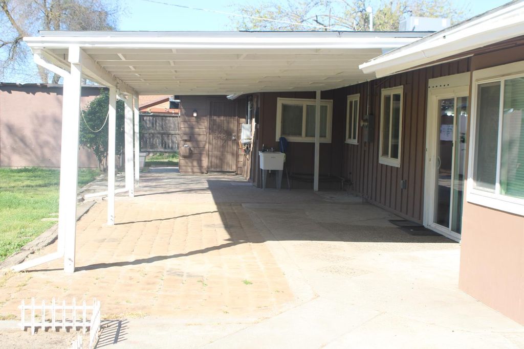 Image 44 of property listing at 4636 E Cortland Avenue, Fresno, CA 93726