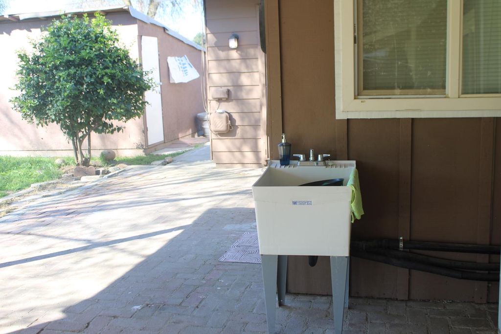 Image 48 of property listing at 4636 E Cortland Avenue, Fresno, CA 93726