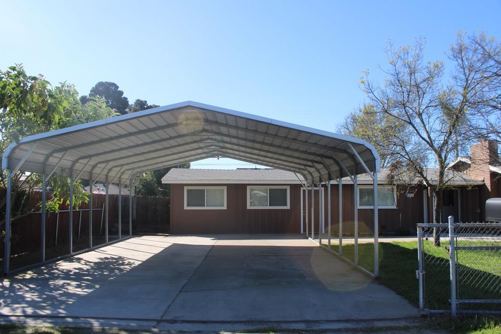 Image 5 of property listing at 4636 E Cortland Avenue, Fresno, CA 93726