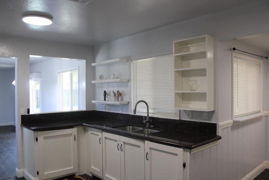 Image 7 of property listing at 4636 E Cortland Avenue, Fresno, CA 93726