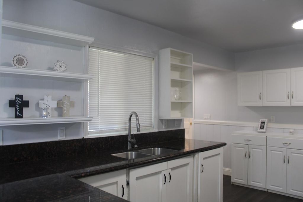 Image 8 of property listing at 4636 E Cortland Avenue, Fresno, CA 93726