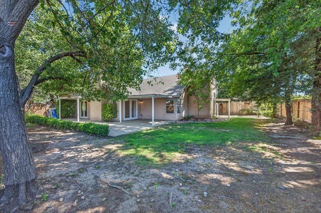 1327 E La France Drive, Fresno, CA 93720