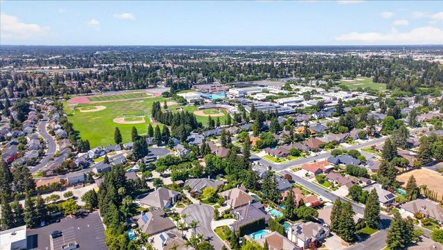 1327 E La France Drive, Fresno, CA 93720