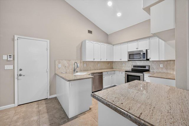 1327 E La France Drive, Fresno, CA 93720