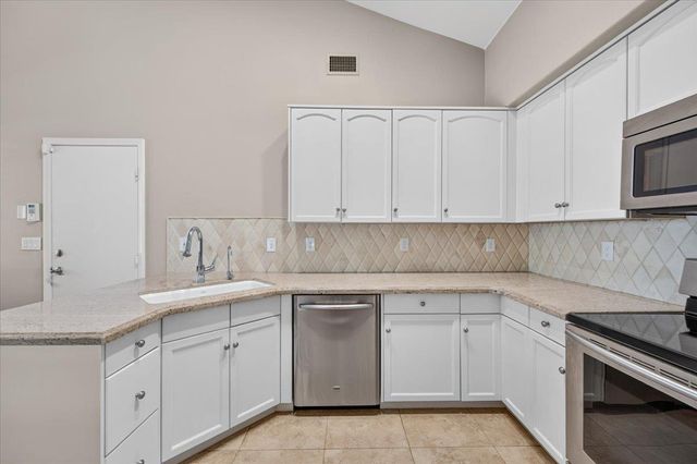 1327 E La France Drive, Fresno, CA 93720