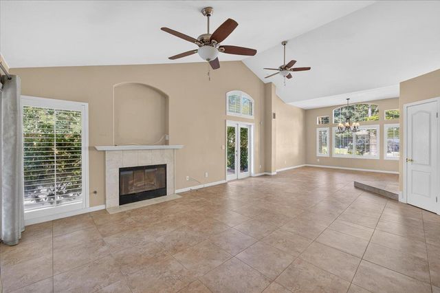 1327 E La France Drive, Fresno, CA 93720