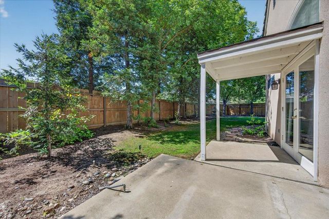 1327 E La France Drive, Fresno, CA 93720