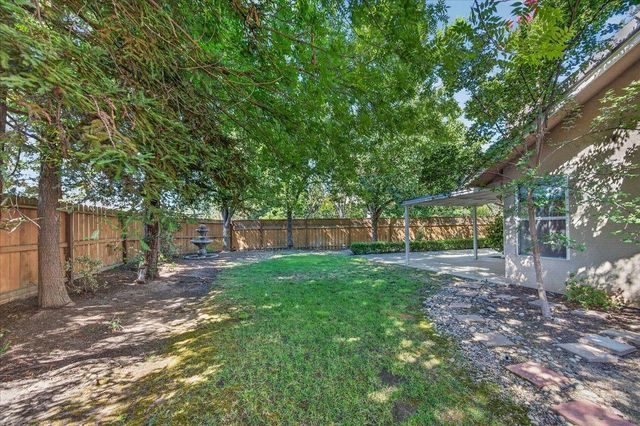 1327 E La France Drive, Fresno, CA 93720