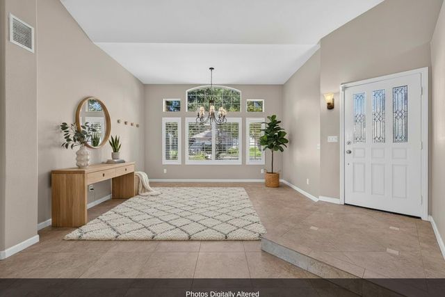1327 E La France Drive, Fresno, CA 93720