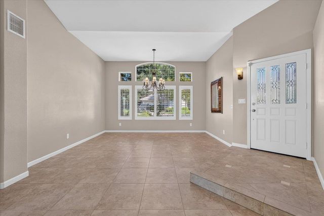 1327 E La France Drive, Fresno, CA 93720