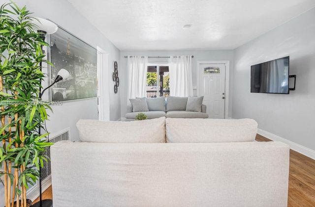 2450 NE 18th Street, Pompano Beach, FL 33062