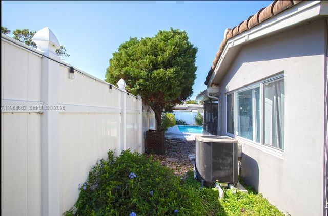 2450 NE 18th Street, Pompano Beach, FL 33062