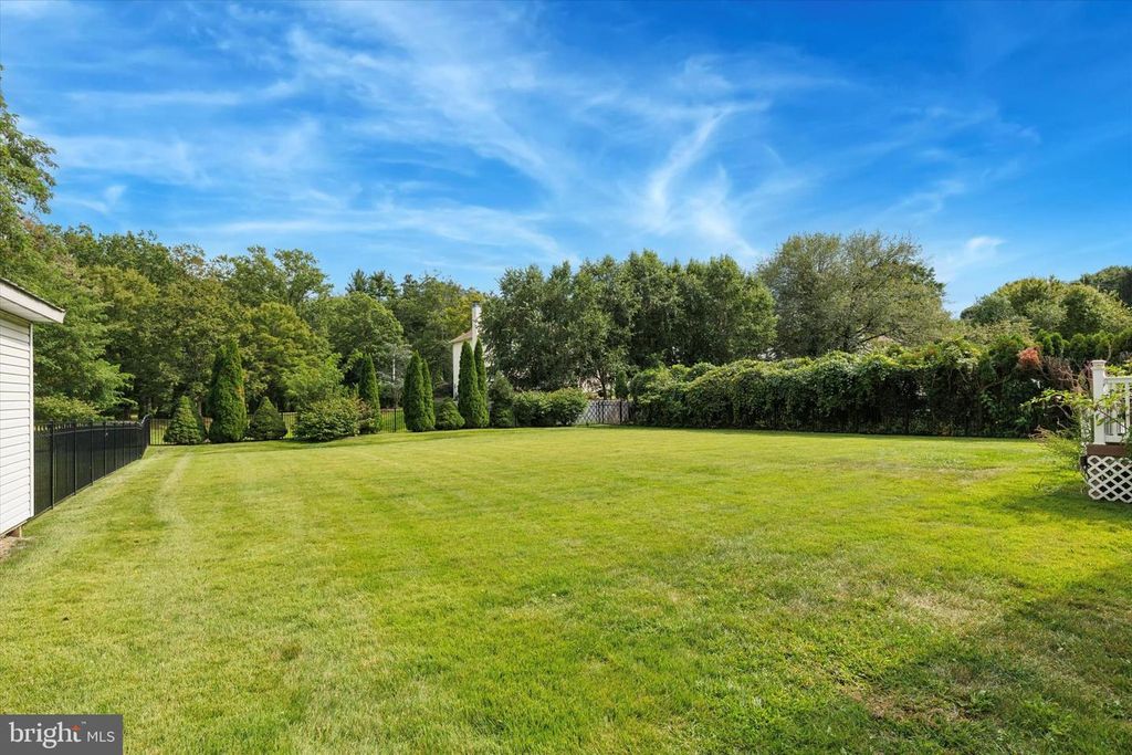 Image 2 of property listing at 689 PICKERING RD, Southampton, PA 18966