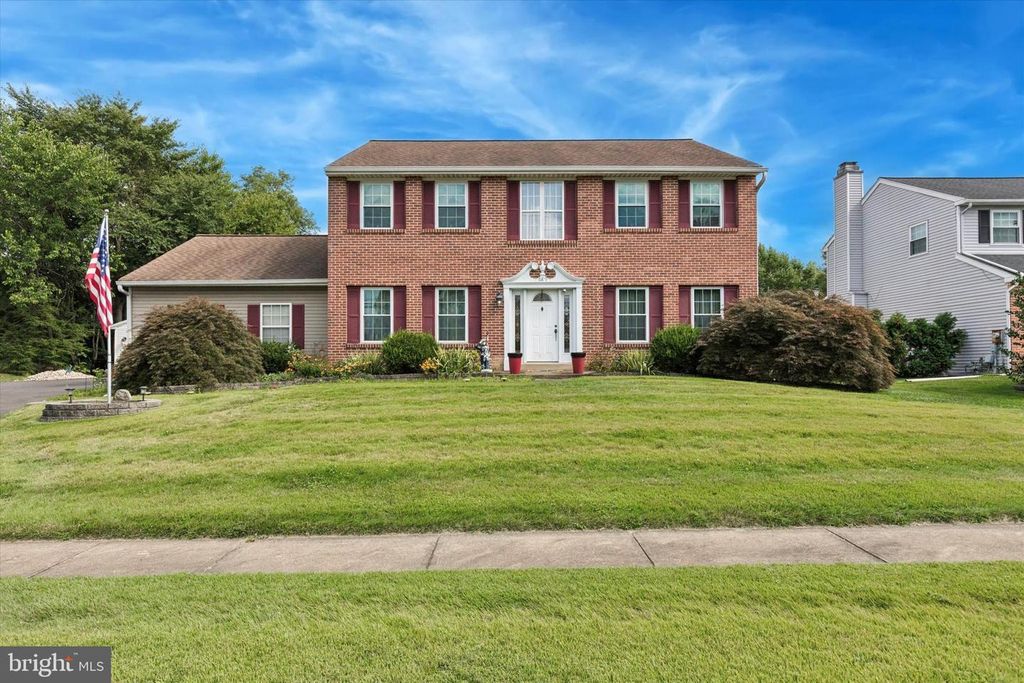 Image 35 of property listing at 689 PICKERING RD, Southampton, PA 18966