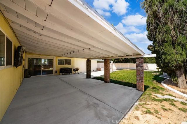 527 Nottingham Drive, Redlands, CA 92373