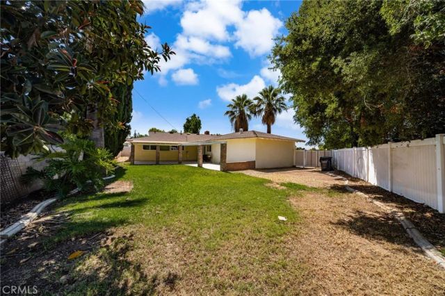 527 Nottingham Drive, Redlands, CA 92373