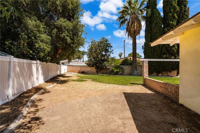 527 Nottingham Drive, Redlands, CA 92373