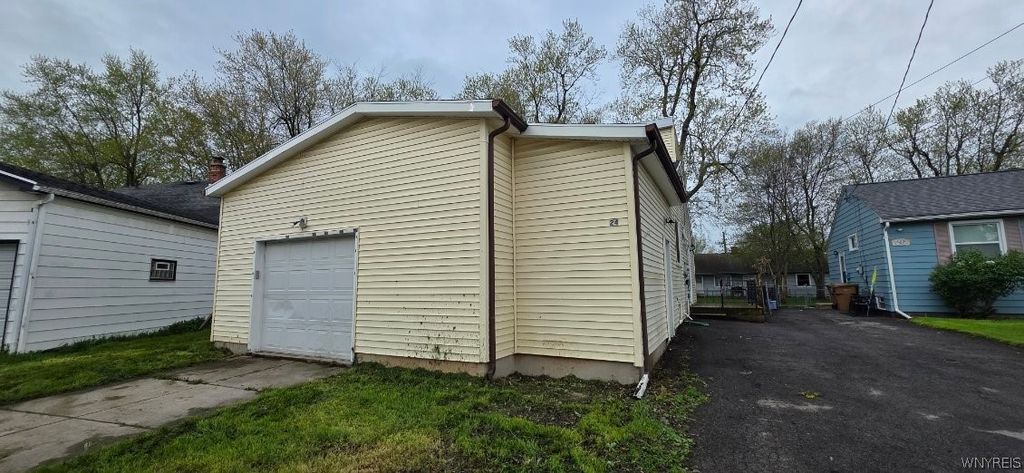 24 Starcrest Drive, Cheektowaga, NY 14225