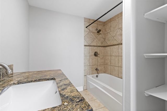 9203 Avenue G, Liverpool, TX 77577