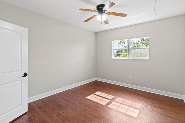 9203 Avenue G, Liverpool, TX 77577