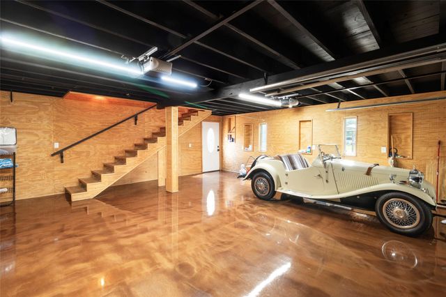 9203 Avenue G, Liverpool, TX 77577