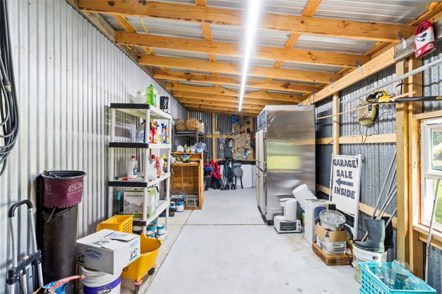 9203 Avenue G, Liverpool, TX 77577