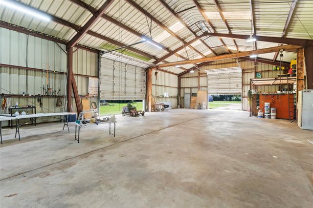 9203 Avenue G, Liverpool, TX 77577