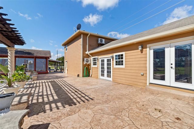 9203 Avenue G, Liverpool, TX 77577