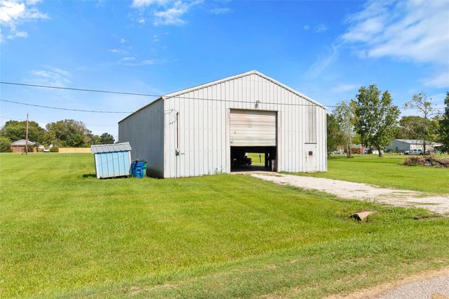 9203 Avenue G, Liverpool, TX 77577