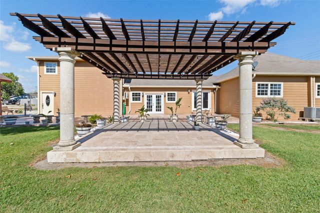 9203 Avenue G, Liverpool, TX 77577