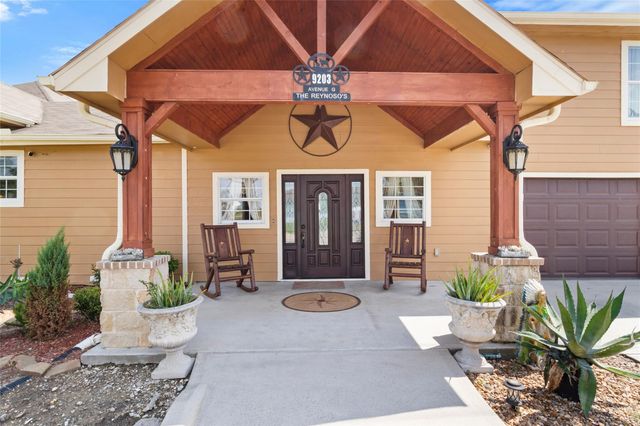 9203 Avenue G, Liverpool, TX 77577