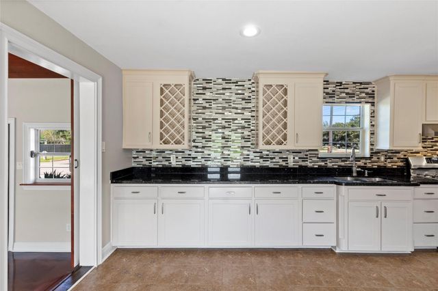 9203 Avenue G, Liverpool, TX 77577