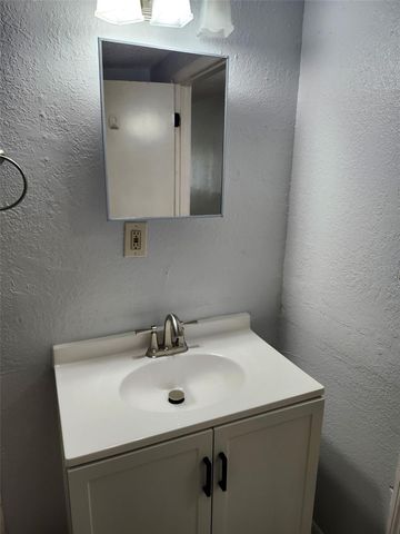 1315 WAIKIKI WAY, Tampa, FL 33619