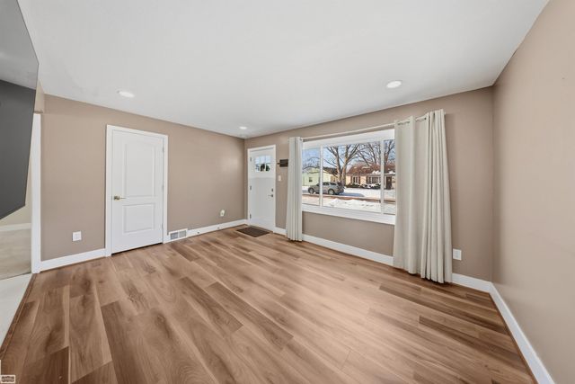 26710 Lehner Street, Roseville, MI 48066