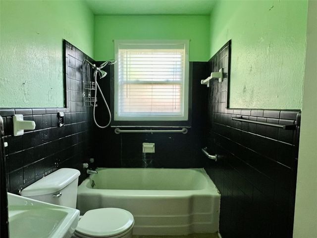 1421 N 9th Street, Midlothian, TX 76065