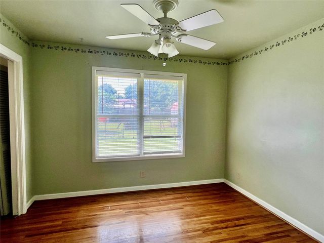 1421 N 9th Street, Midlothian, TX 76065