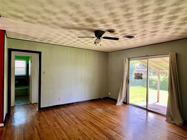1421 N 9th Street, Midlothian, TX 76065