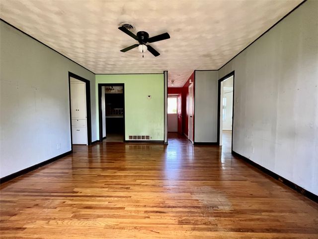 1421 N 9th Street, Midlothian, TX 76065