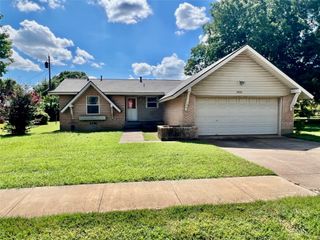 1421 N 9th Street, Midlothian, TX 76065