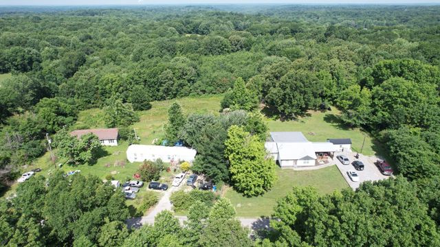 4370 Old Metal Rd, Palmyra, TN 37142