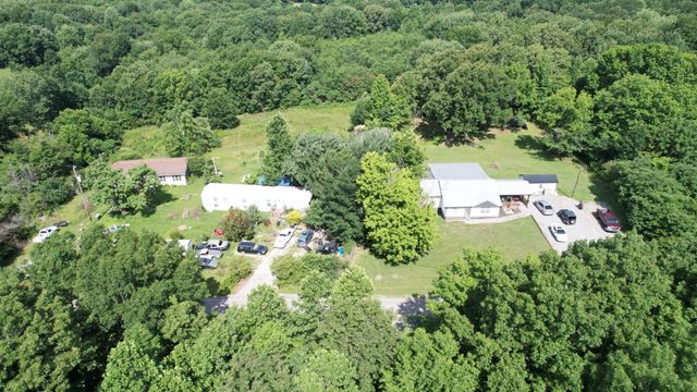 4370 Old Metal Rd, Palmyra, TN 37142