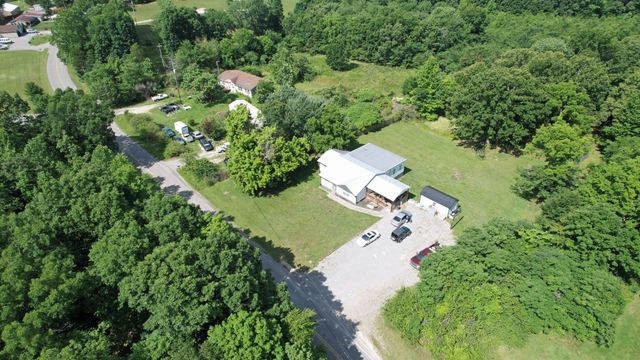4370 Old Metal Rd, Palmyra, TN 37142