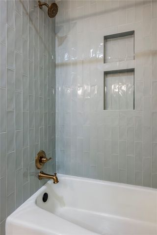 2004 Oakwood Avenue, Bentonville, AR 72712