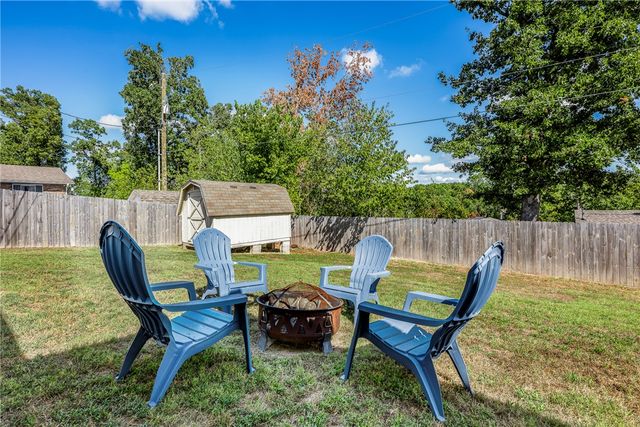 2004 Oakwood Avenue, Bentonville, AR 72712