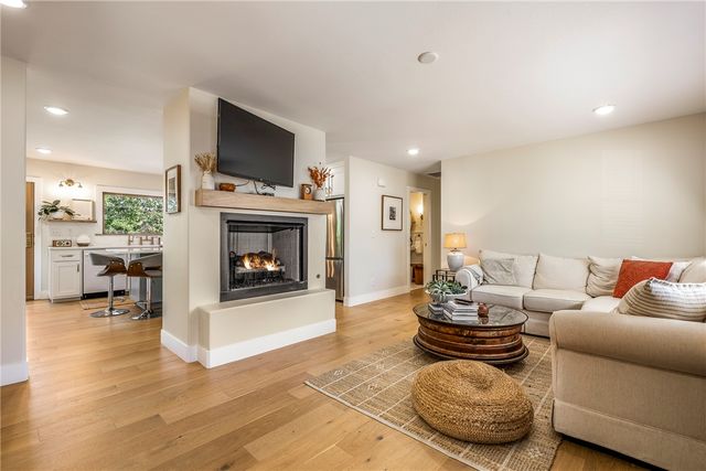 2004 Oakwood Avenue, Bentonville, AR 72712