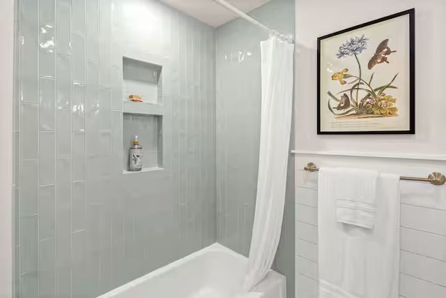 2004 Oakwood Avenue, Bentonville, AR 72712