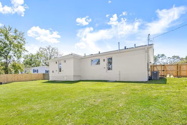 2004 Oakwood Avenue, Bentonville, AR 72712